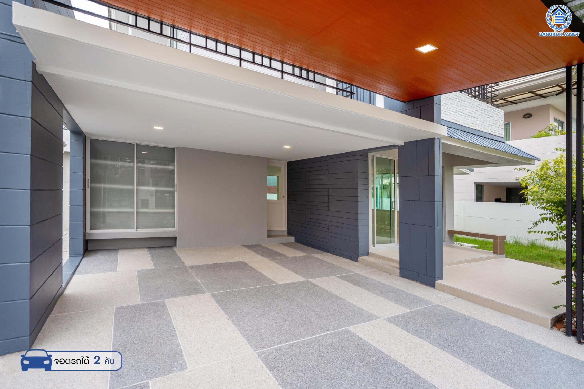 บ้านมือสองตกแต่งใหม่ ม.วิลล่าการ์เด้น3 บางกรวย-ไทรน้อย เนื้อที่ 52.6 ตร.ว. ฟังก์ชัน 3 ห้องนอน  3 ห้องน้ำ 1 ห้องอเนกประสงค์ จอดรถได้ 2 คัน บรรยากาศเป็นส่วนตัว บนทำเลศักยภาพ ใกล้เซ็นทรัลเวสต์เกต เชื่อมต่อหลายเส้นทาง ถ.รัตนาธิเบศร์, ถ.กาญจนาภิเษก และราชพฤกษ์ และรถไฟฟ้า "สถานีบางพลู"